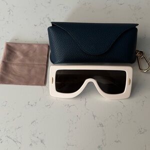 LOEWE Shield Sunglasses – Model LW40104I (25A)